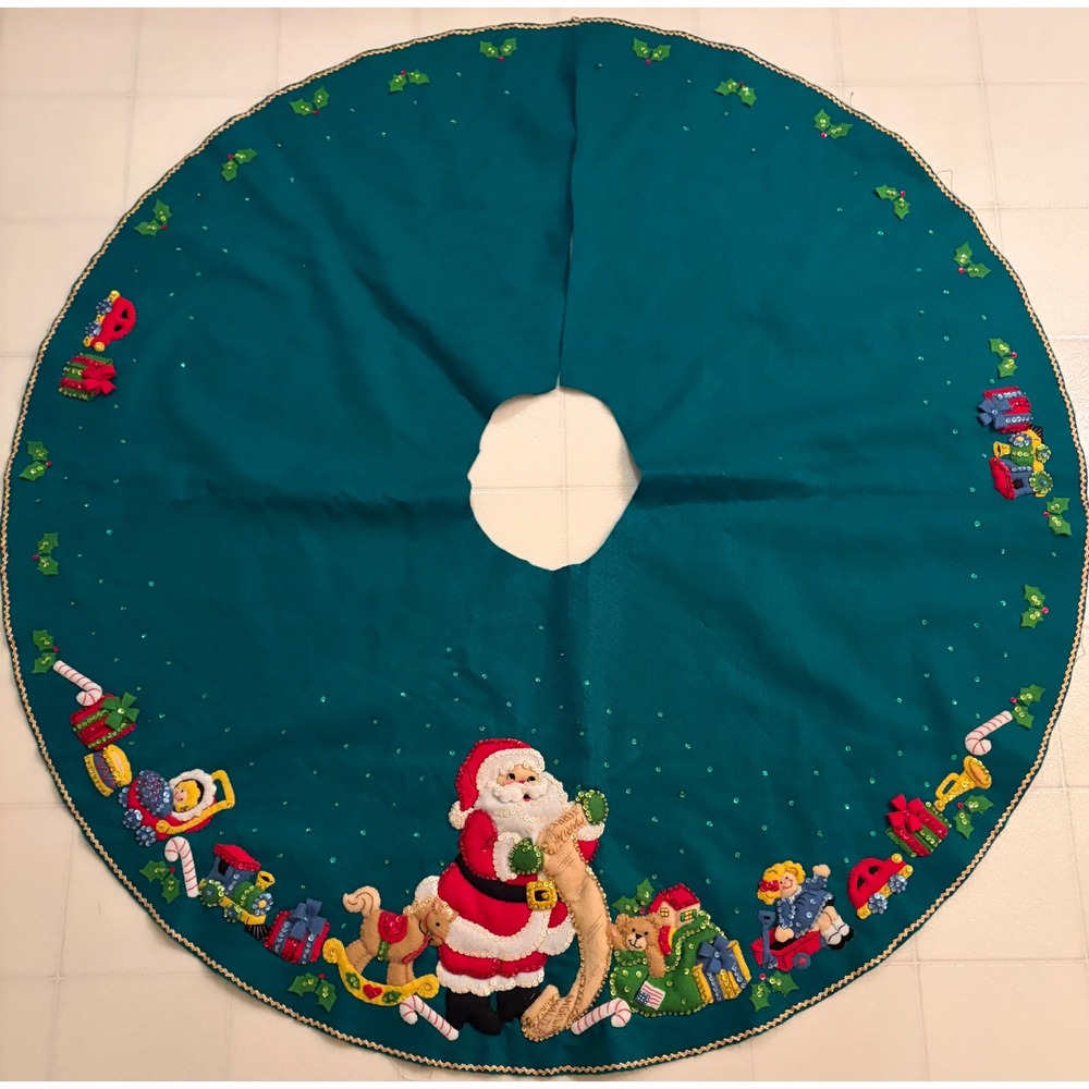 Vintage Bucilla Santa and Toys Sequin‎ Tree Skirt Finished EXCELLENT CONDITION!